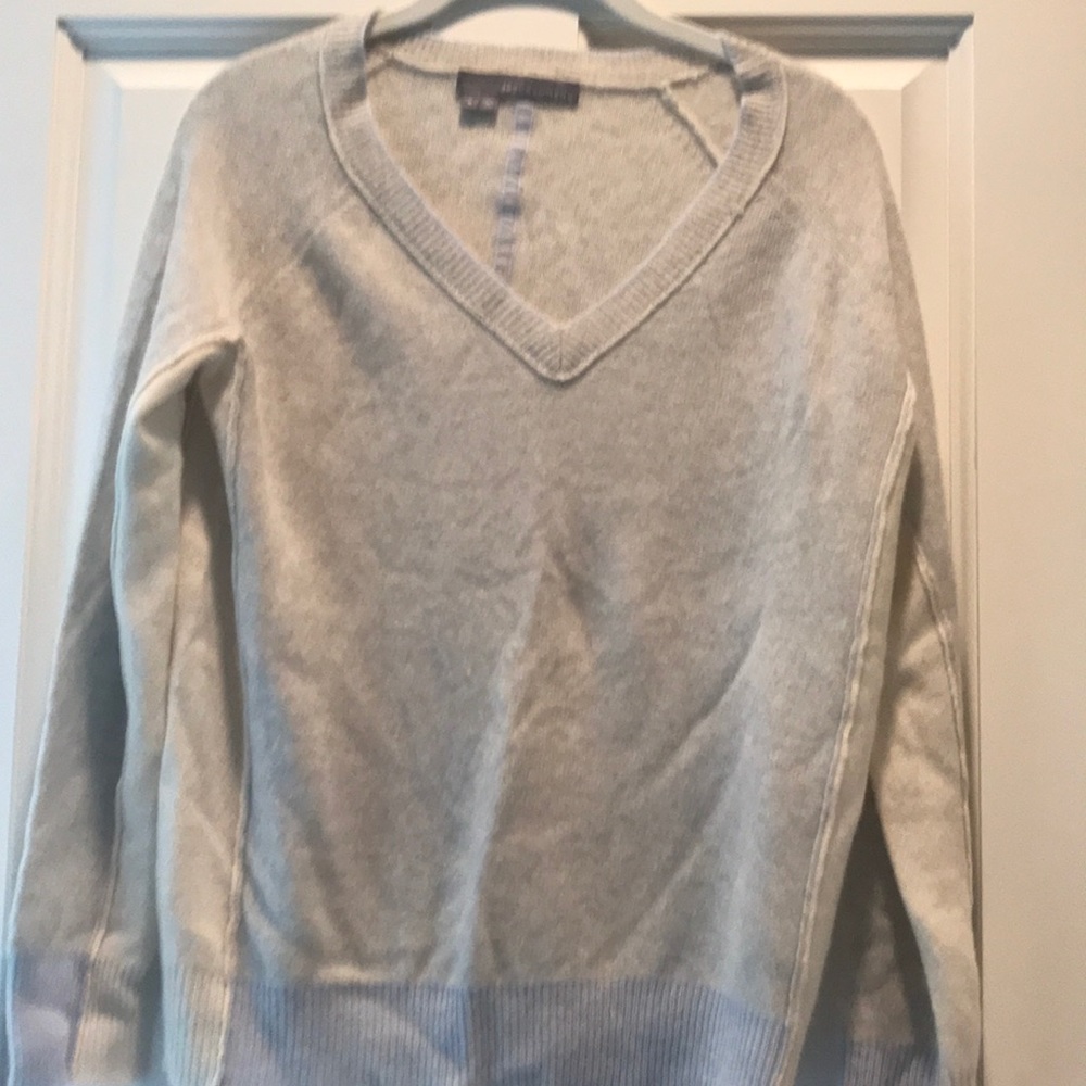 Lightweight cashmere sweater